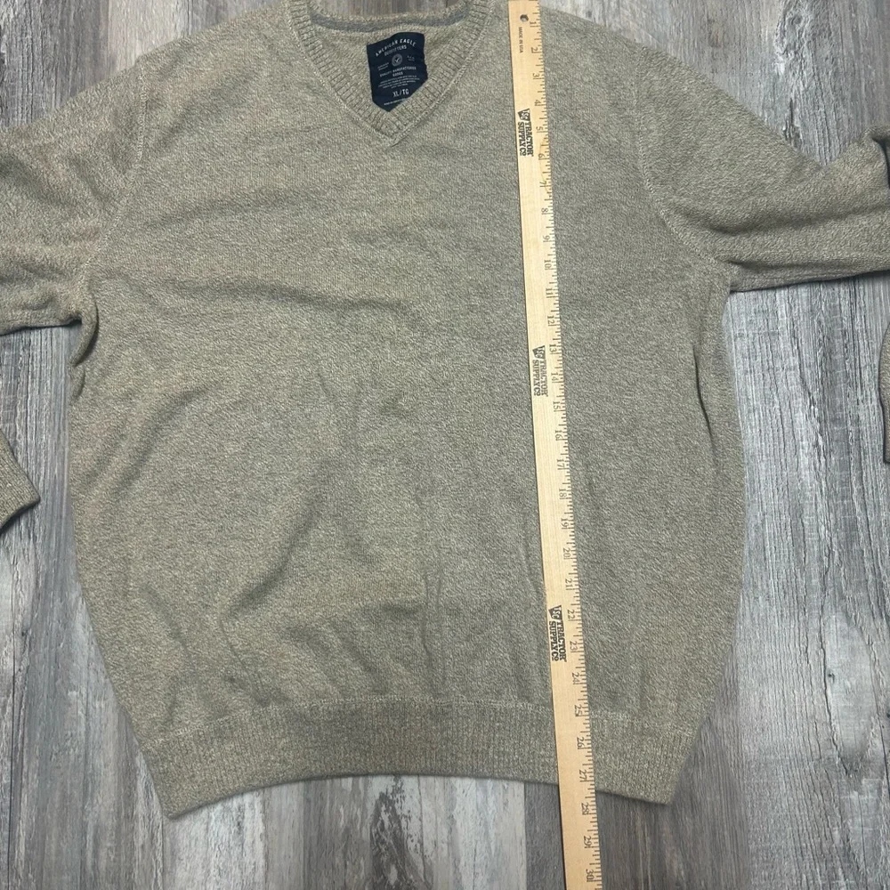 American Eagle Men’s V-Neck Beige Sweater Size XL